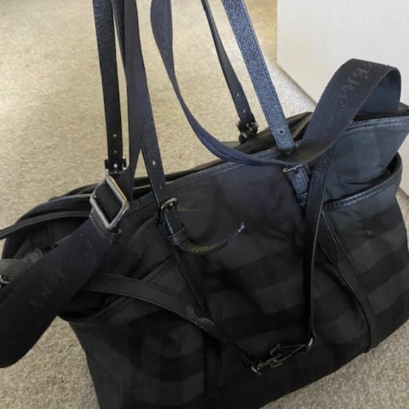 Authentic Burberry Diaper Bag (Quiet Luxury!!) - Picture 4 of 8